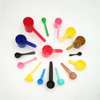 All kinds of multi-color plastic spoons